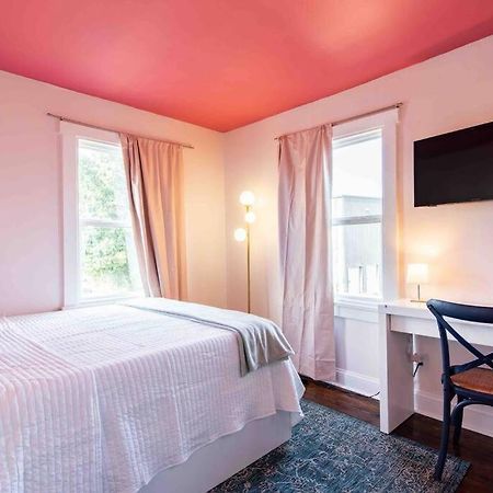 Blush And Bashful Germantown Two Bedroom Apartment Louisville Bagian luar foto