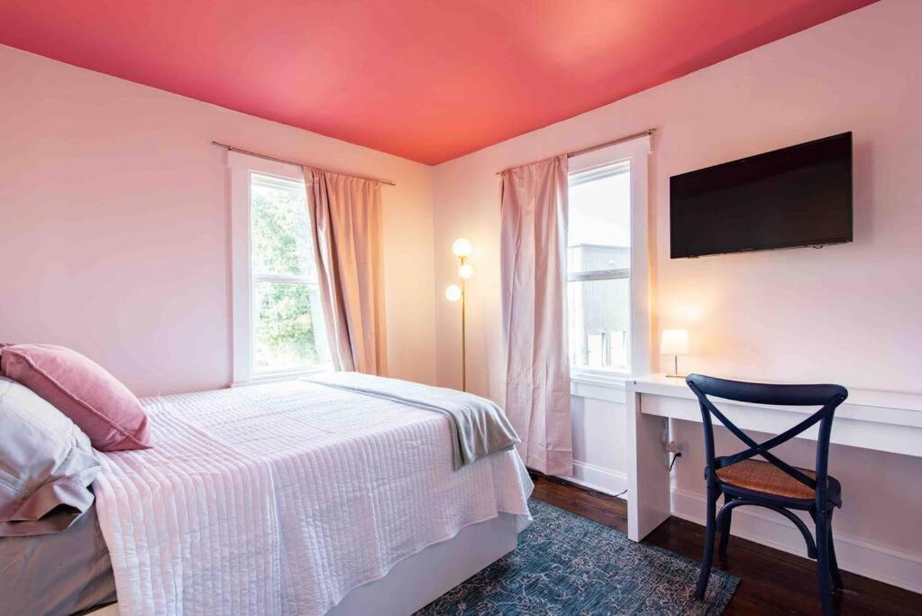 Blush And Bashful Germantown Two Bedroom Apartment Louisville Bagian luar foto
