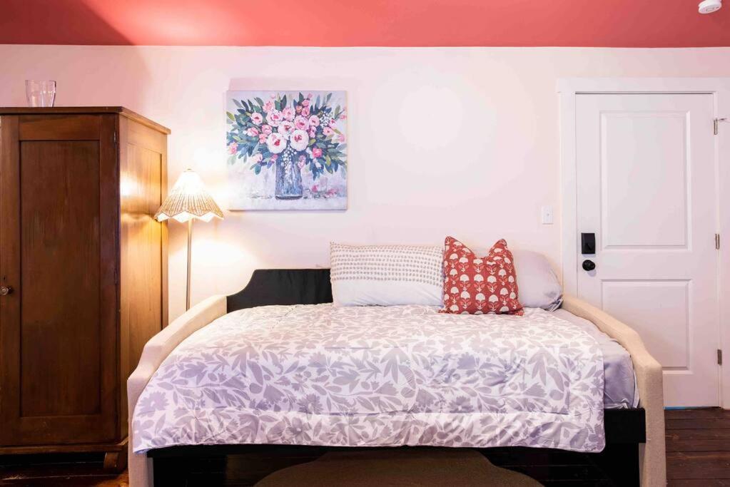 Blush And Bashful Germantown Two Bedroom Apartment Louisville Bagian luar foto