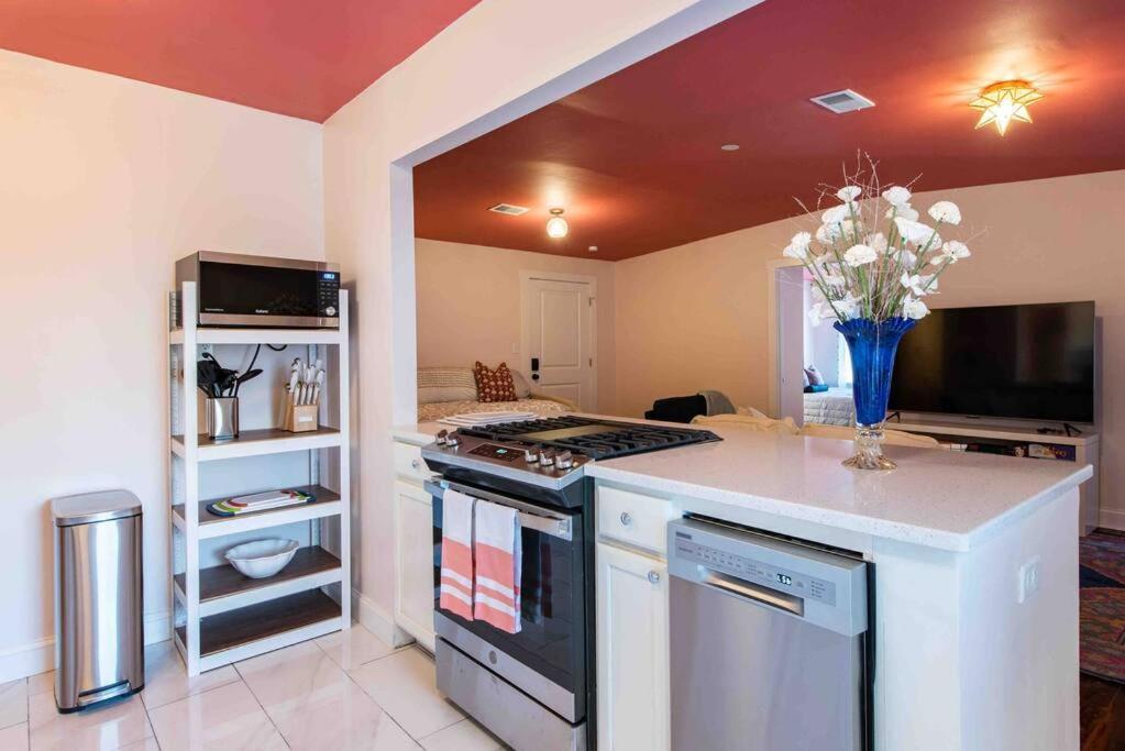 Blush And Bashful Germantown Two Bedroom Apartment Louisville Bagian luar foto