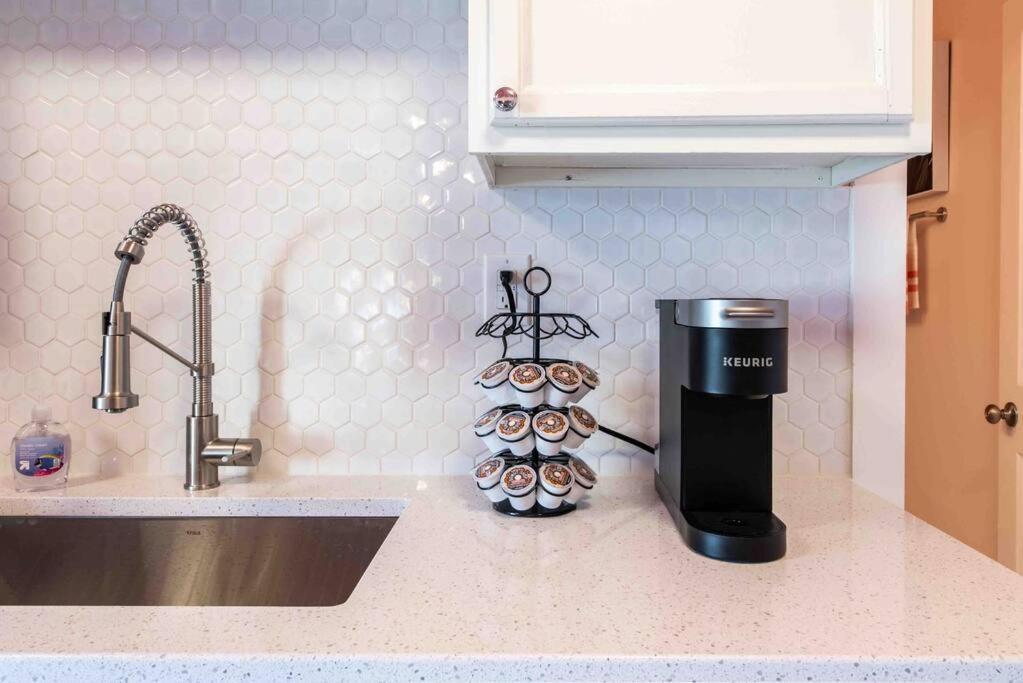 Blush And Bashful Germantown Two Bedroom Apartment Louisville Bagian luar foto