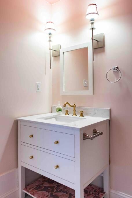 Blush And Bashful Germantown Two Bedroom Apartment Louisville Bagian luar foto