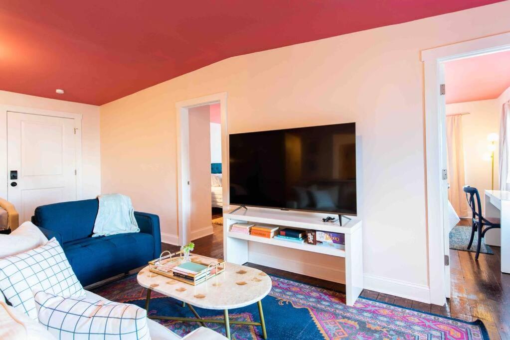 Blush And Bashful Germantown Two Bedroom Apartment Louisville Bagian luar foto